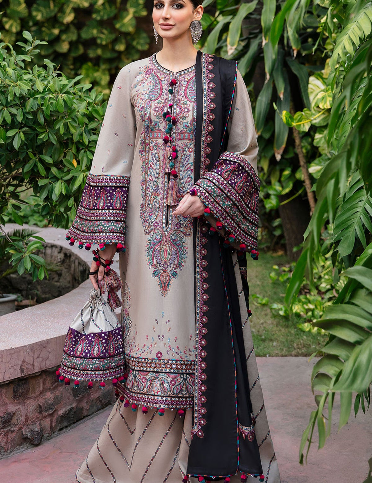 jazmin-3-piece-lawn-suit_1.jpg
