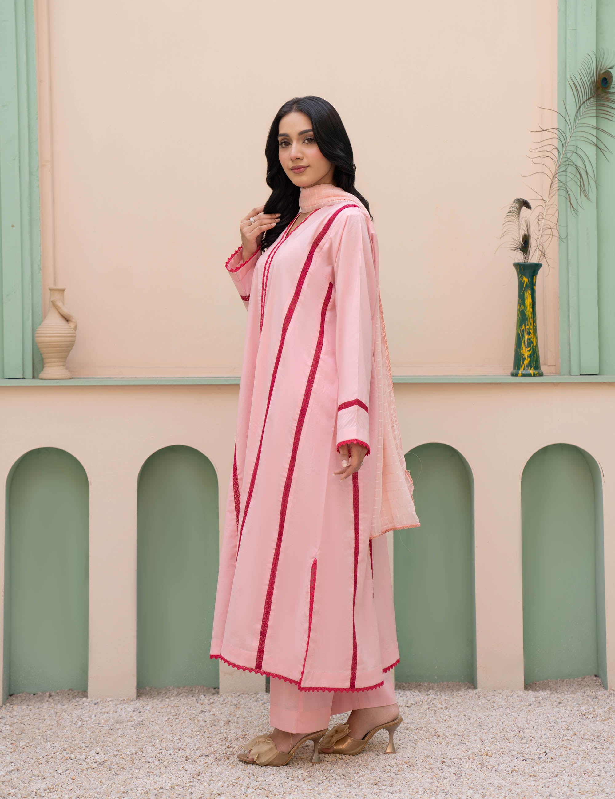 Pink ready to wear 3 piece uit