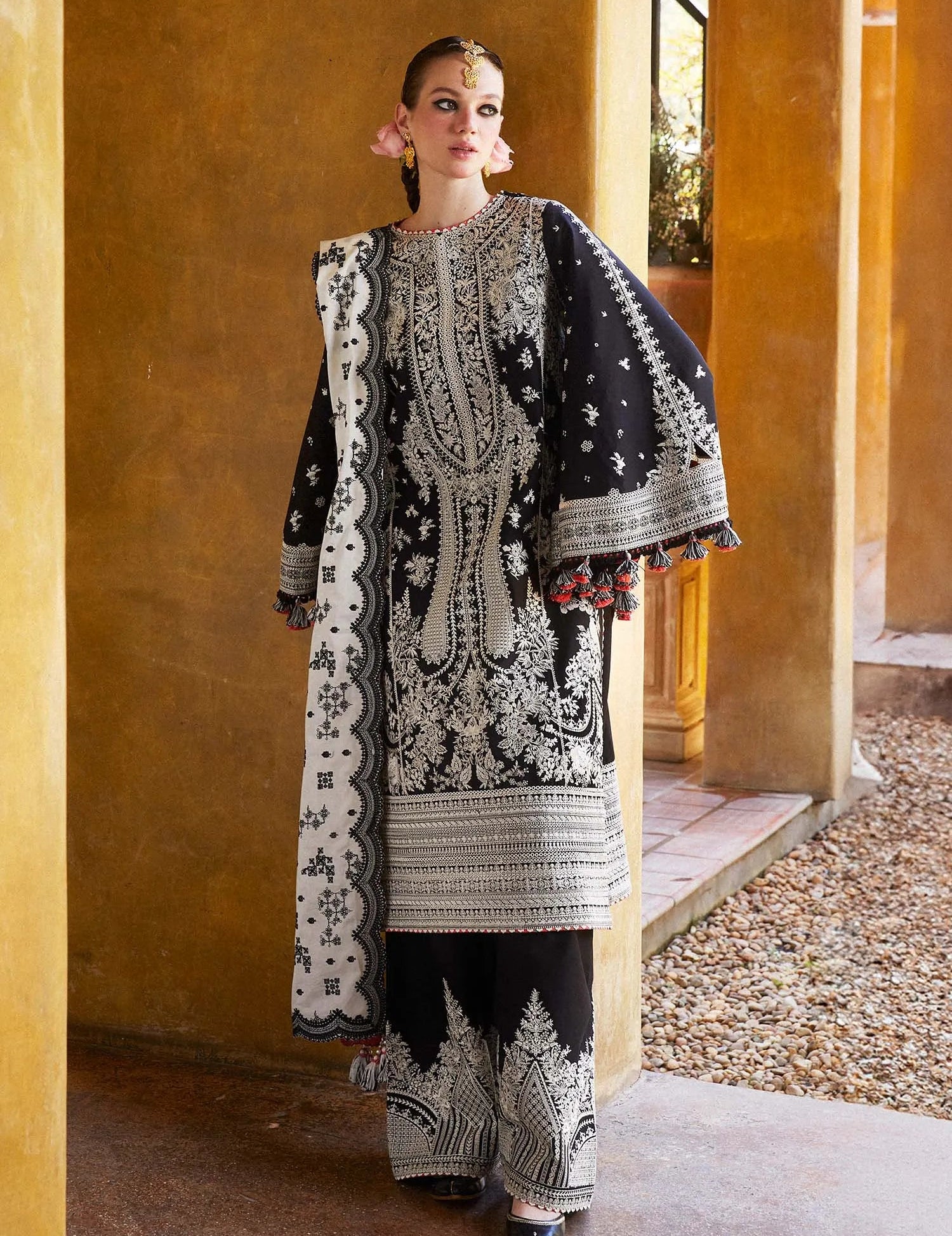 zarnish-3-piece-lawn-suit_1.jpg